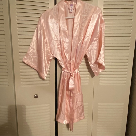 Lilac & London silky robe size small - Picture 1 of 3